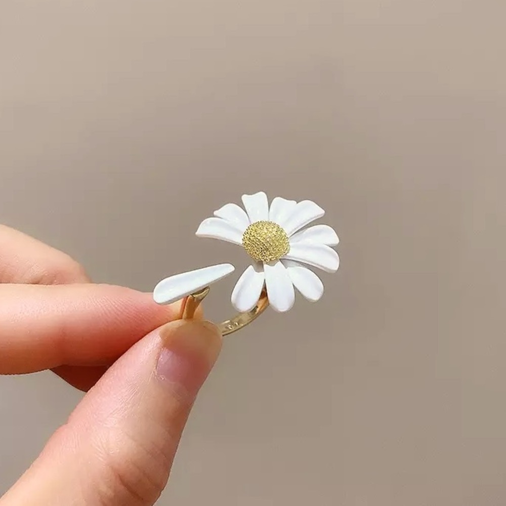 “Pick Me” Daisy Flower Boho Unique Spring Ring